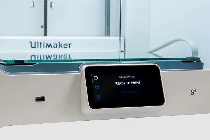 ultimakers5 is Easy touch control